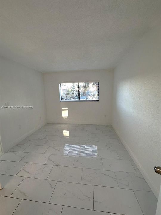 For Rent: $2,300 (3 beds, 2 baths, 994 Square Feet)
