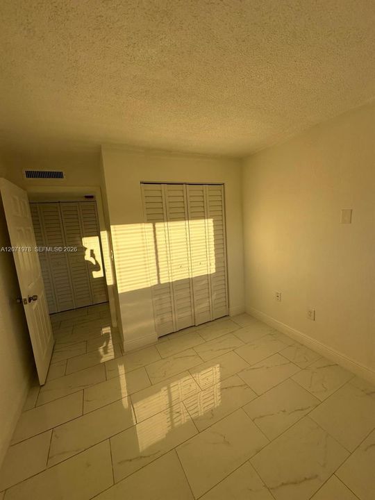 For Rent: $2,300 (3 beds, 2 baths, 994 Square Feet)