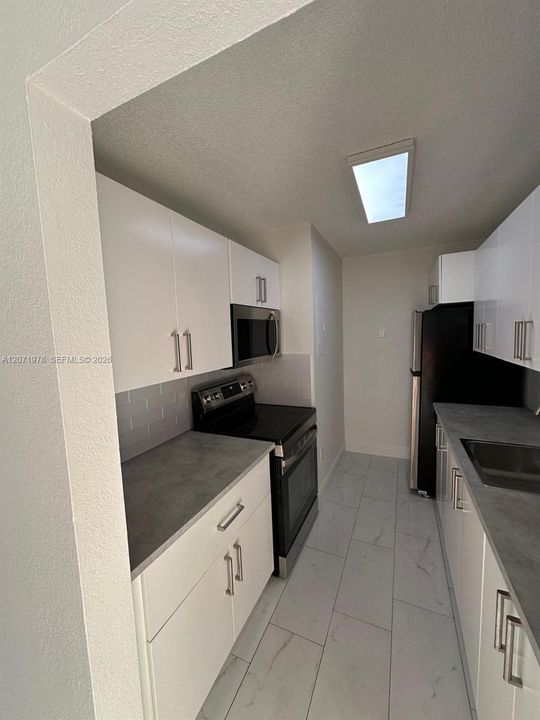 For Rent: $2,300 (3 beds, 2 baths, 994 Square Feet)