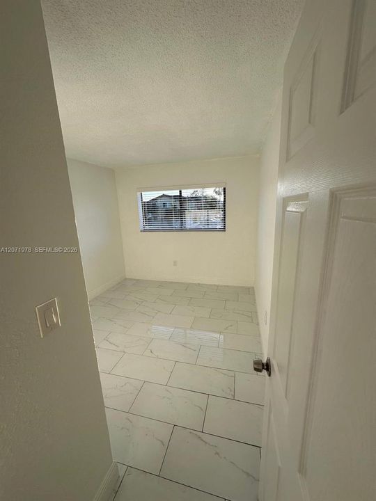 For Rent: $2,300 (3 beds, 2 baths, 994 Square Feet)