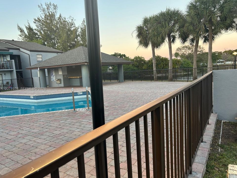For Rent: $2,300 (3 beds, 2 baths, 994 Square Feet)