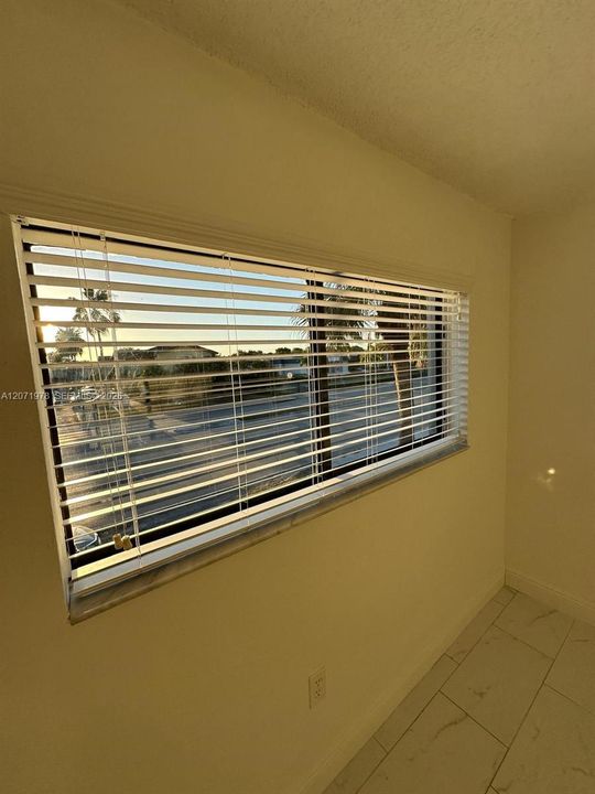 For Rent: $2,300 (3 beds, 2 baths, 994 Square Feet)