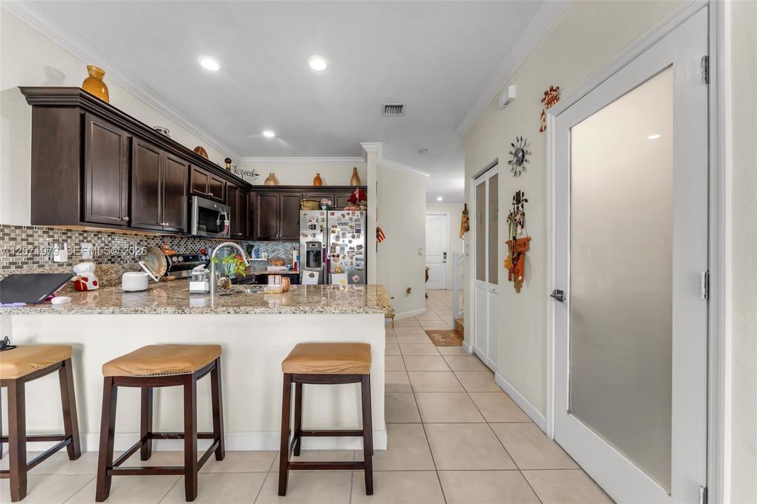 En Venta: $435,000 (3 camas, 3 baños, 1870 Pies cuadrados)