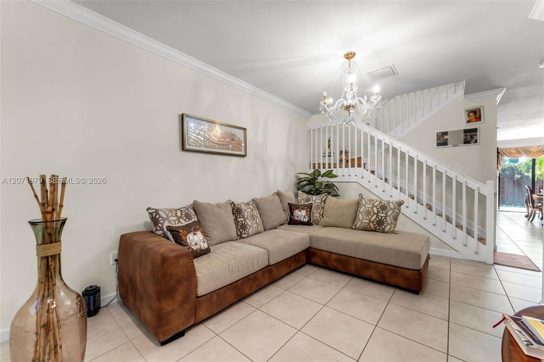 En Venta: $435,000 (3 camas, 3 baños, 1870 Pies cuadrados)