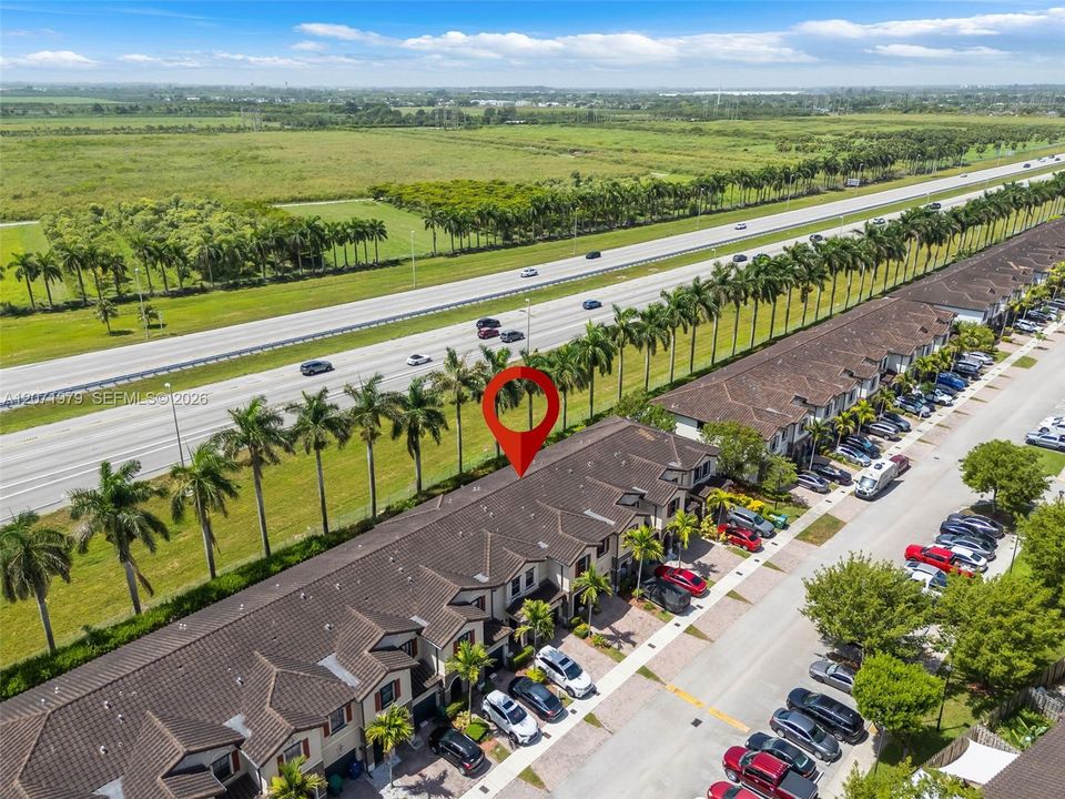En Venta: $435,000 (3 camas, 3 baños, 1870 Pies cuadrados)