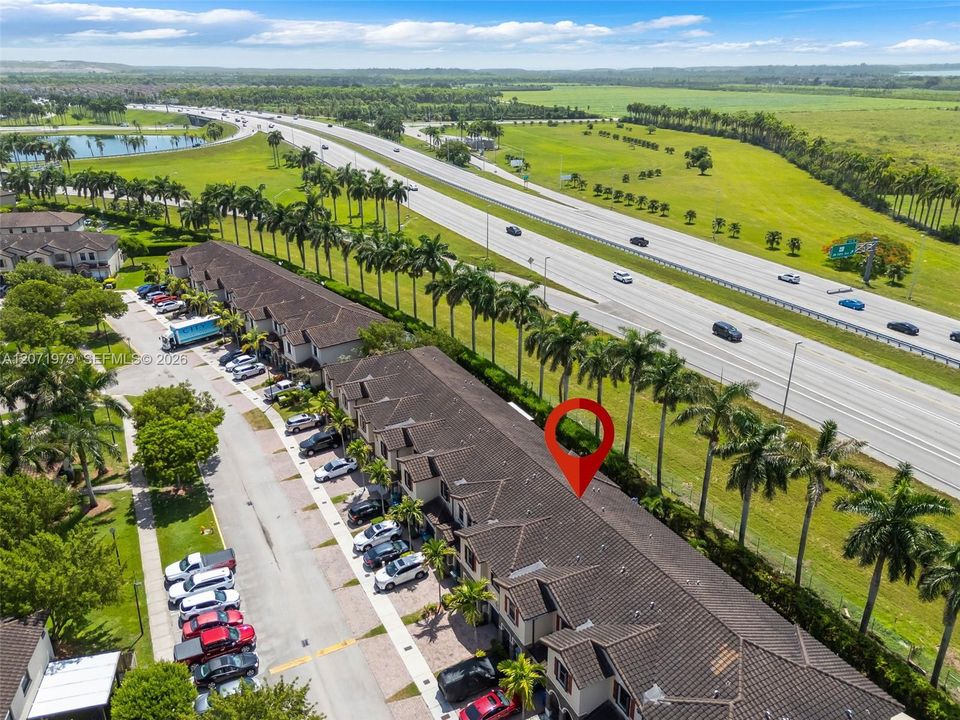 En Venta: $435,000 (3 camas, 3 baños, 1870 Pies cuadrados)