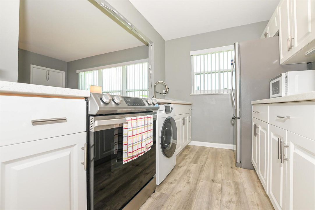 Kitchen w/Washer Dryer