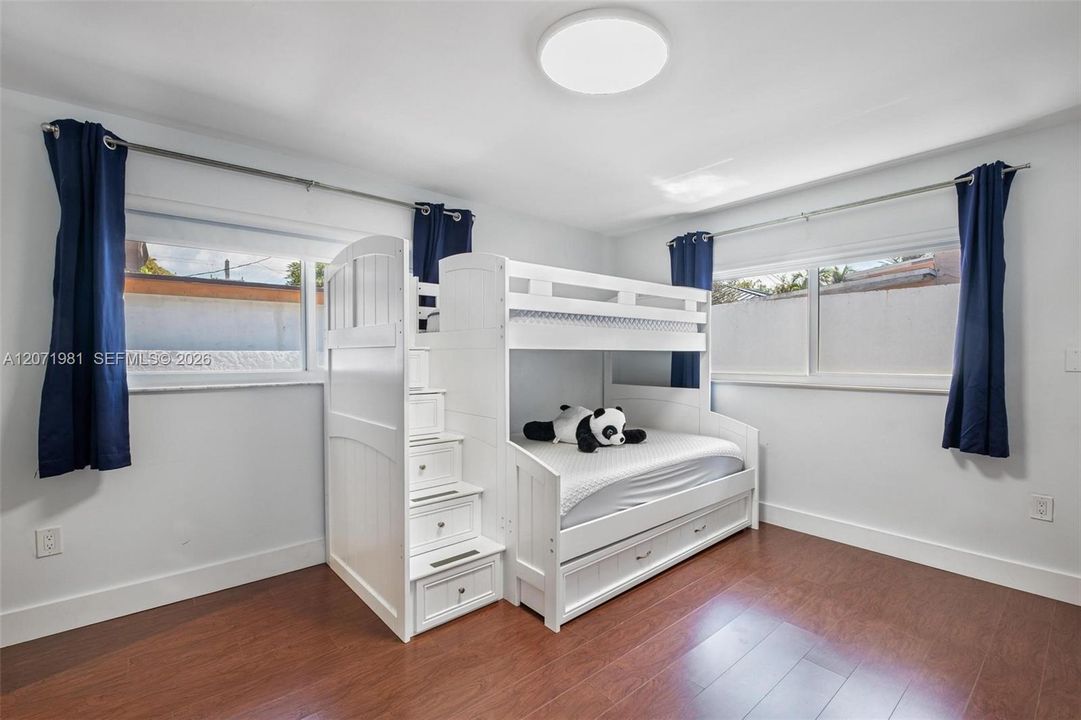 For Rent: $4,950 (3 beds, 2 baths, 2640 Square Feet)