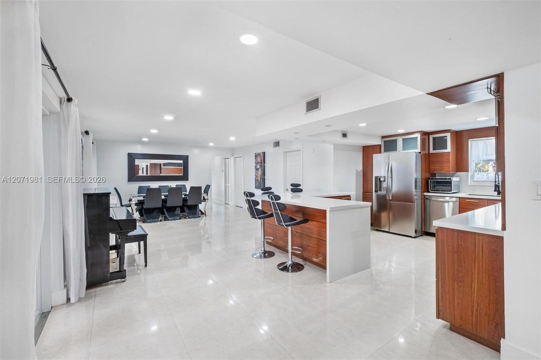 For Rent: $4,950 (3 beds, 2 baths, 2640 Square Feet)