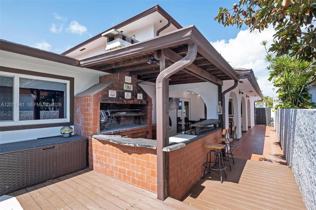 For Rent: $4,950 (3 beds, 2 baths, 2640 Square Feet)