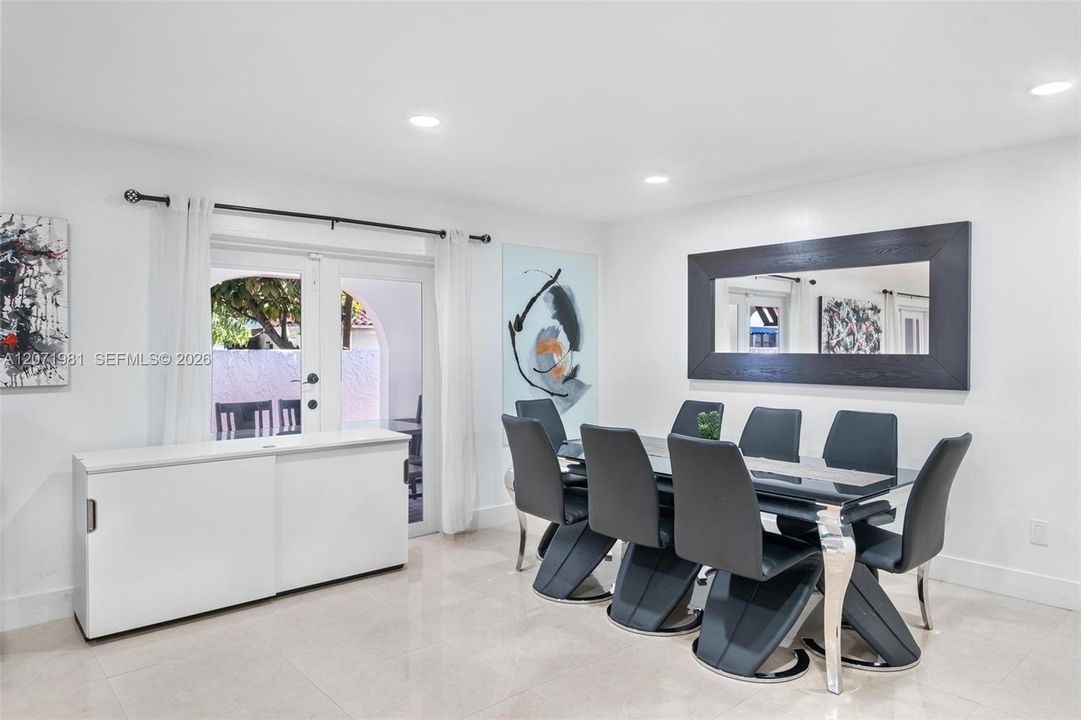 For Rent: $4,950 (3 beds, 2 baths, 2640 Square Feet)