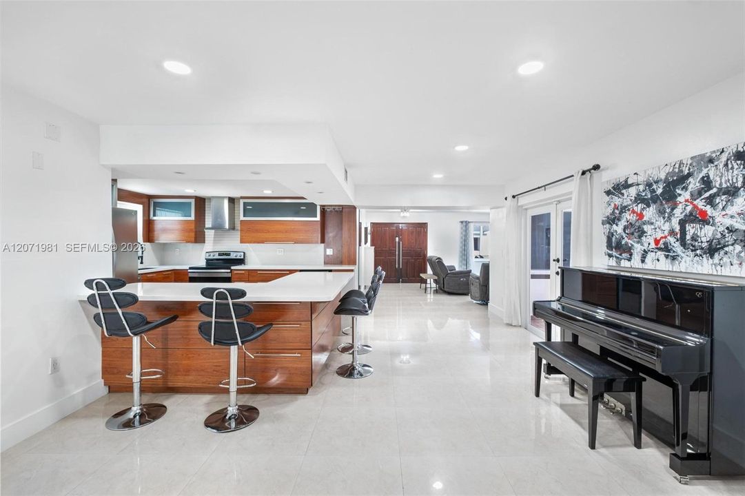 For Rent: $4,950 (3 beds, 2 baths, 2640 Square Feet)