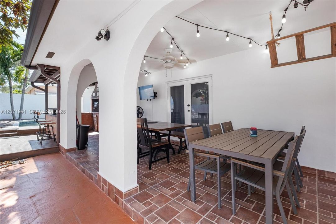 For Rent: $4,950 (3 beds, 2 baths, 2640 Square Feet)