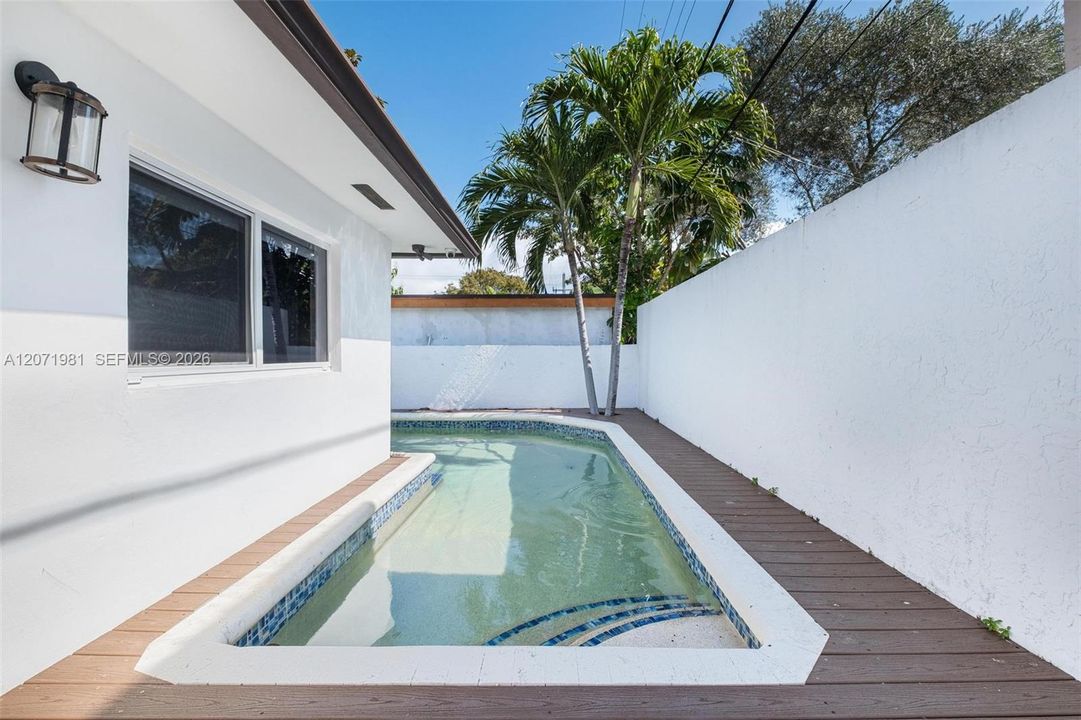 For Rent: $4,950 (3 beds, 2 baths, 2640 Square Feet)