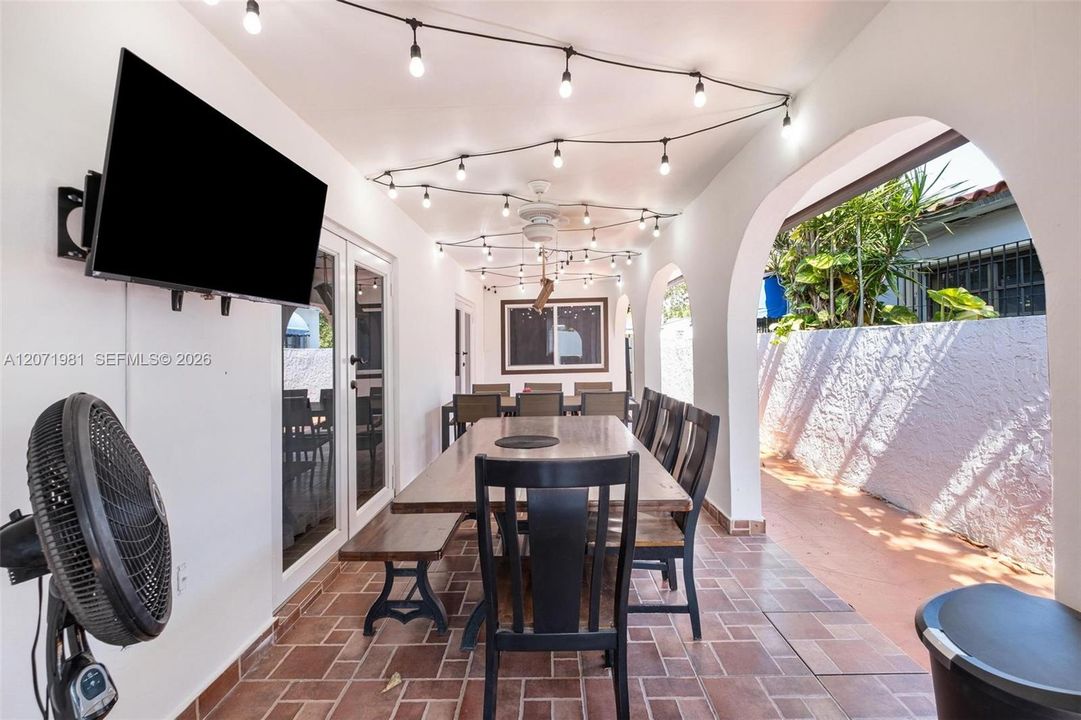 For Rent: $4,950 (3 beds, 2 baths, 2640 Square Feet)