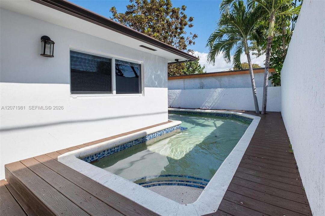 For Rent: $4,950 (3 beds, 2 baths, 2640 Square Feet)