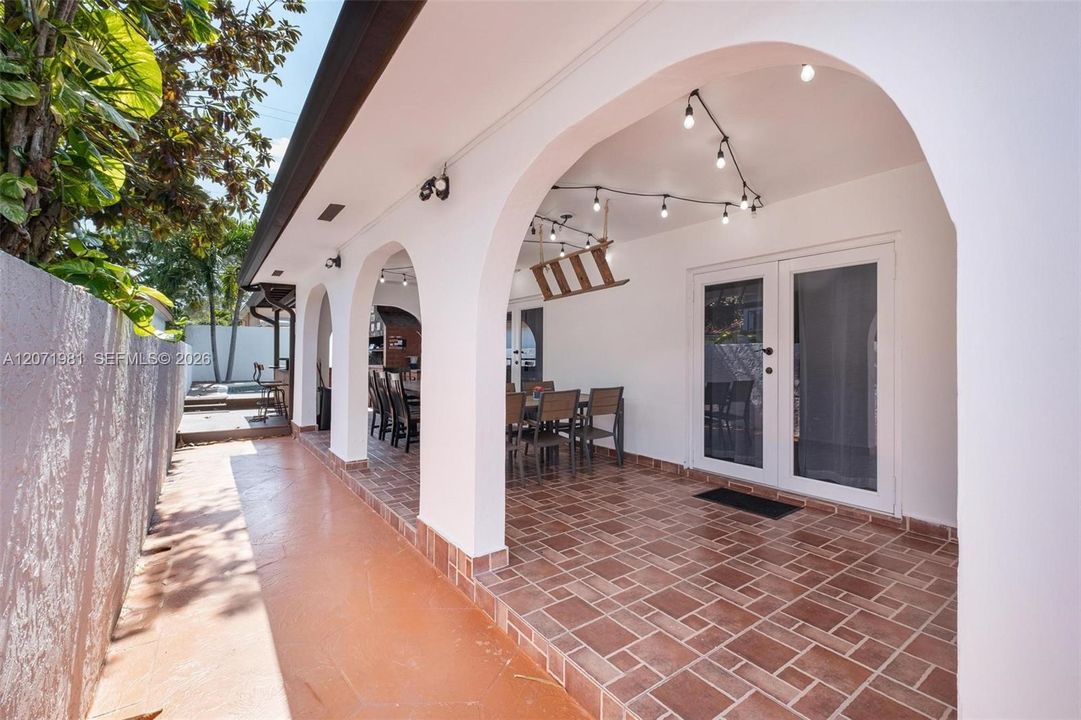 For Rent: $4,950 (3 beds, 2 baths, 2640 Square Feet)