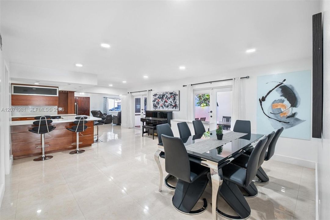 For Rent: $4,950 (3 beds, 2 baths, 2640 Square Feet)