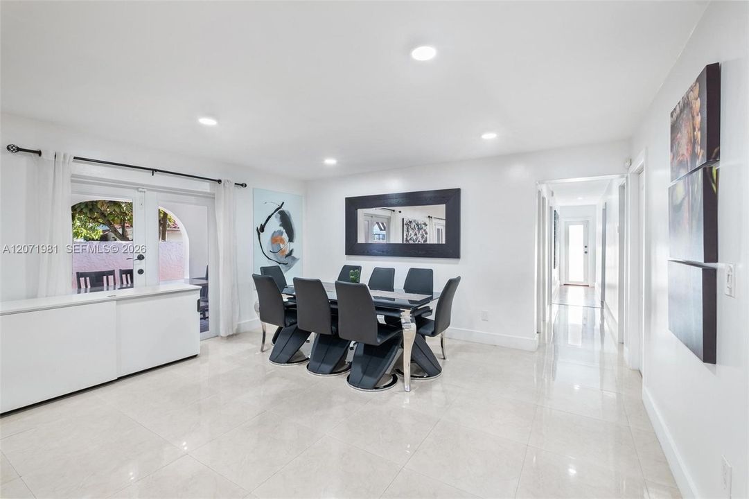 For Rent: $4,950 (3 beds, 2 baths, 2640 Square Feet)