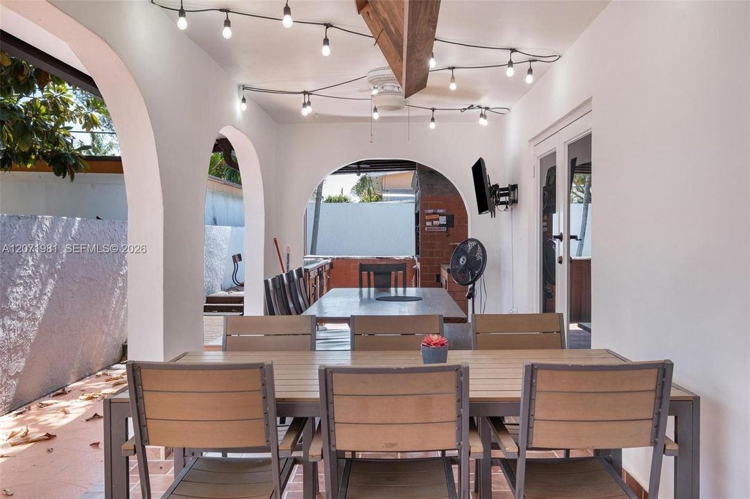For Rent: $4,950 (3 beds, 2 baths, 2640 Square Feet)