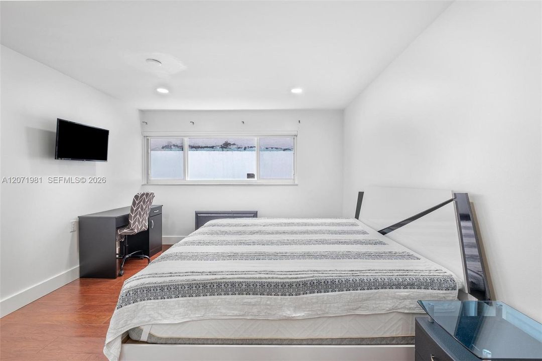 For Rent: $4,950 (3 beds, 2 baths, 2640 Square Feet)