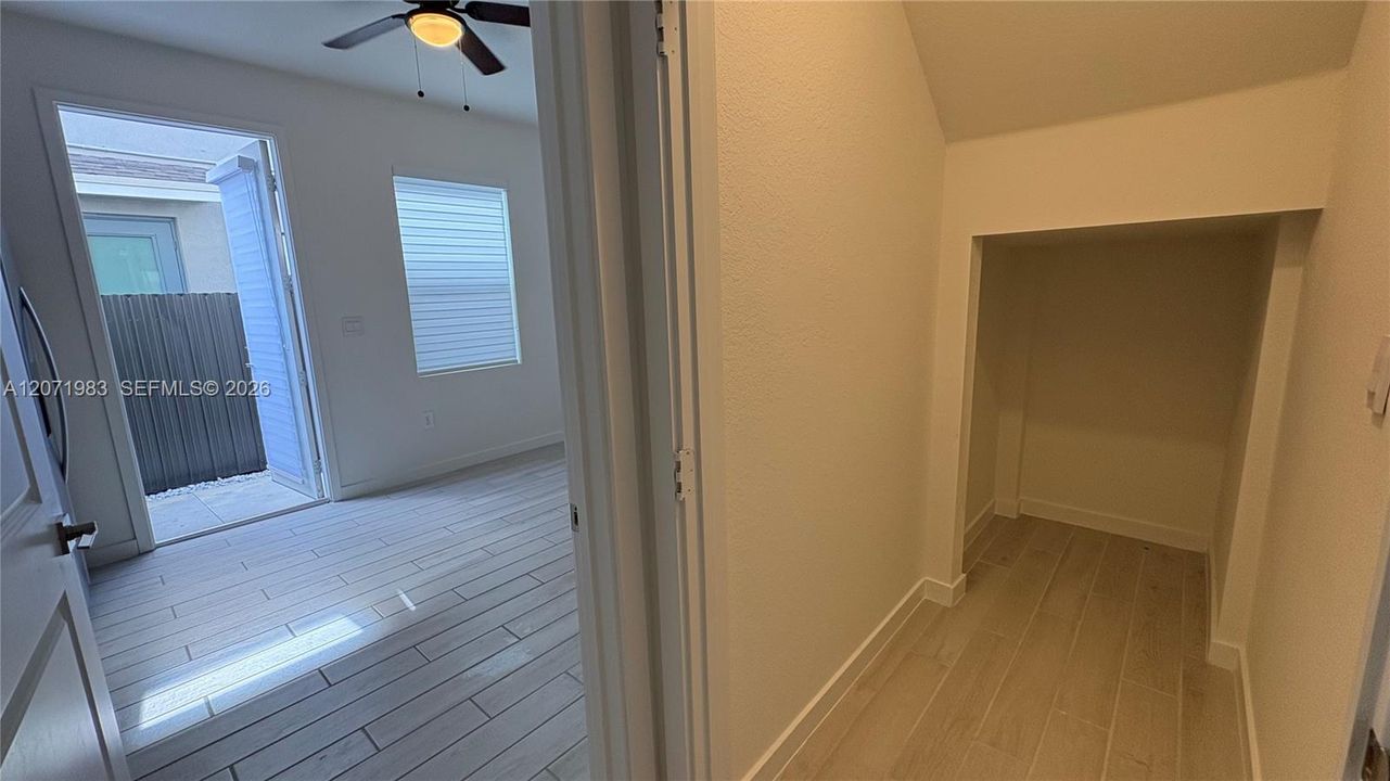 For Rent: $1,850 (1 beds, 1 baths, 2980 Square Feet)