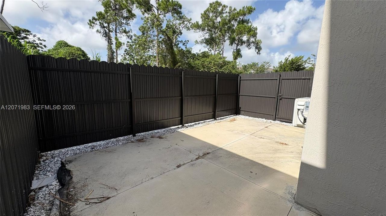 For Rent: $1,850 (1 beds, 1 baths, 2980 Square Feet)