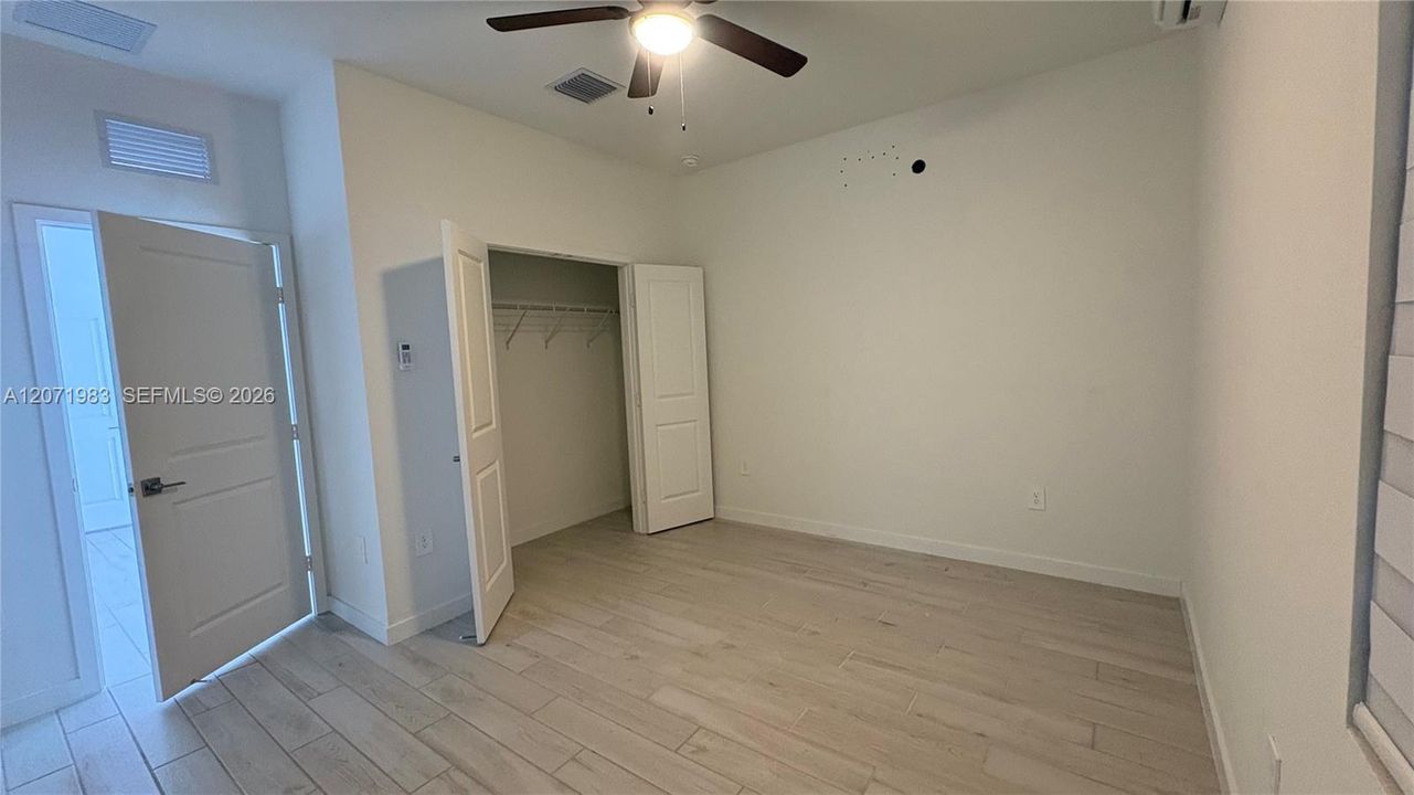 For Rent: $1,850 (1 beds, 1 baths, 2980 Square Feet)
