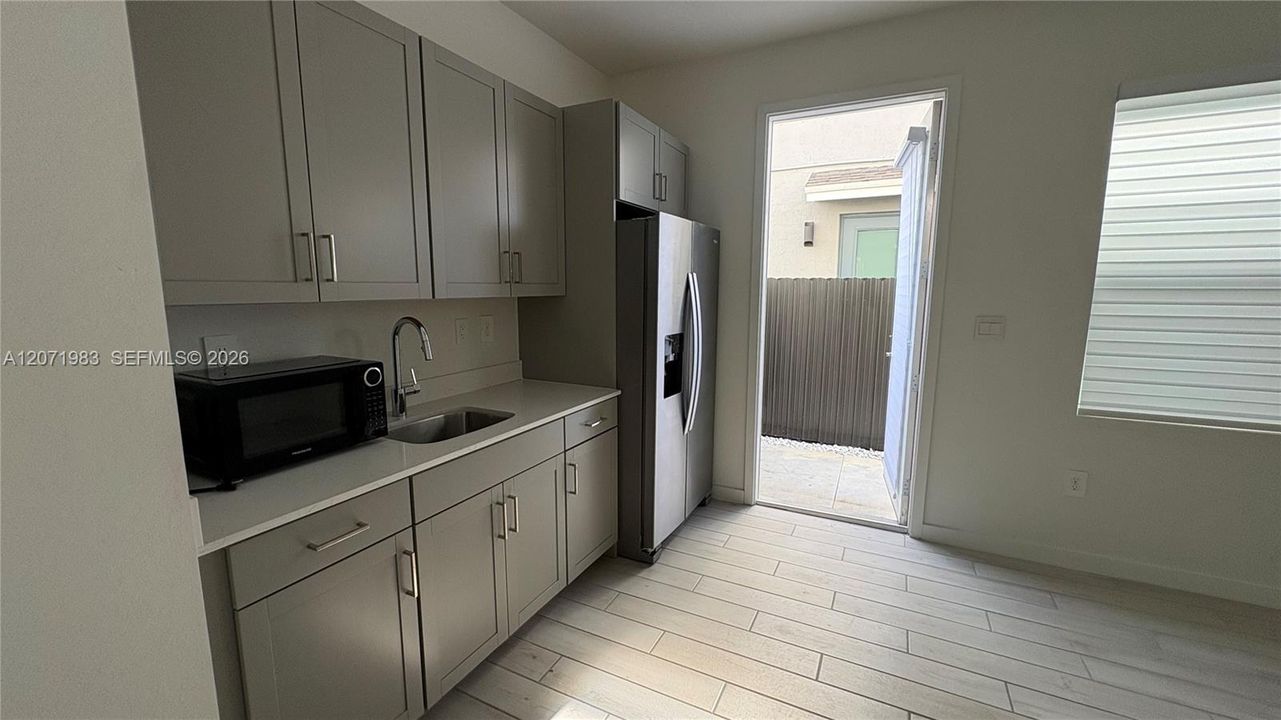 For Rent: $1,850 (1 beds, 1 baths, 2980 Square Feet)
