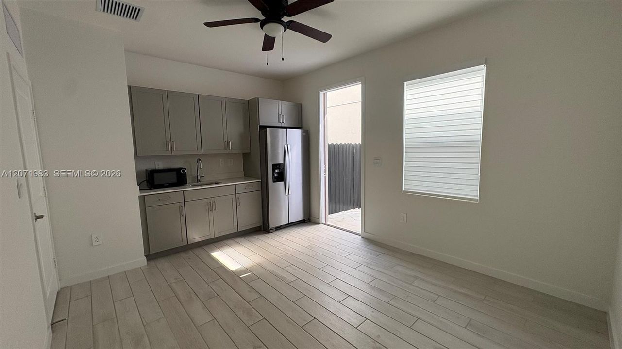 For Rent: $1,850 (1 beds, 1 baths, 2980 Square Feet)