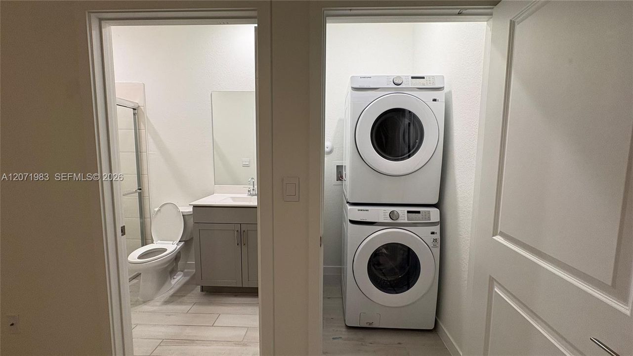 For Rent: $1,850 (1 beds, 1 baths, 2980 Square Feet)