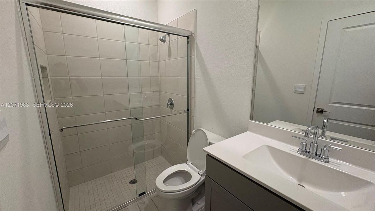 For Rent: $1,850 (1 beds, 1 baths, 2980 Square Feet)