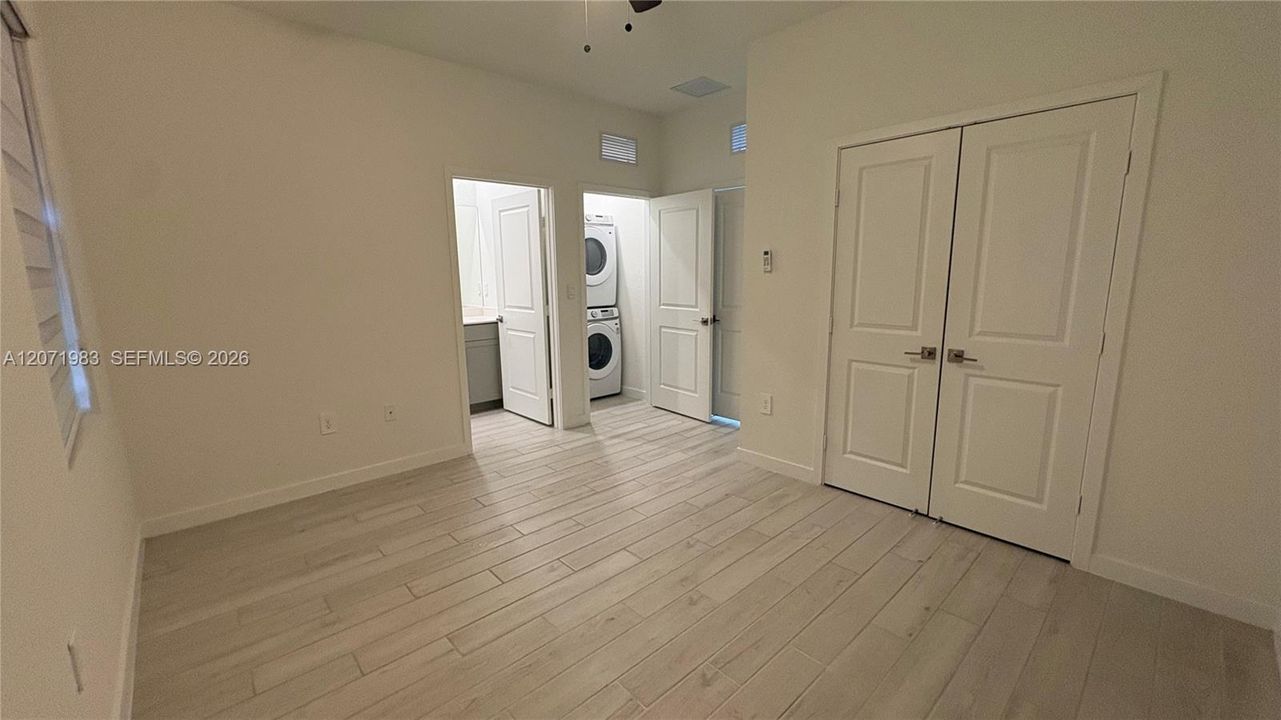 For Rent: $1,850 (1 beds, 1 baths, 2980 Square Feet)