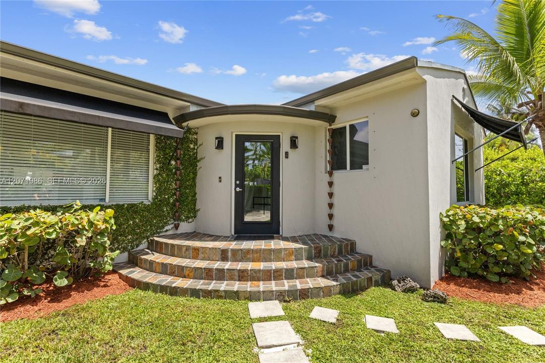 For Sale: $1,200,000 (3 beds, 3 baths, 1855 Square Feet)