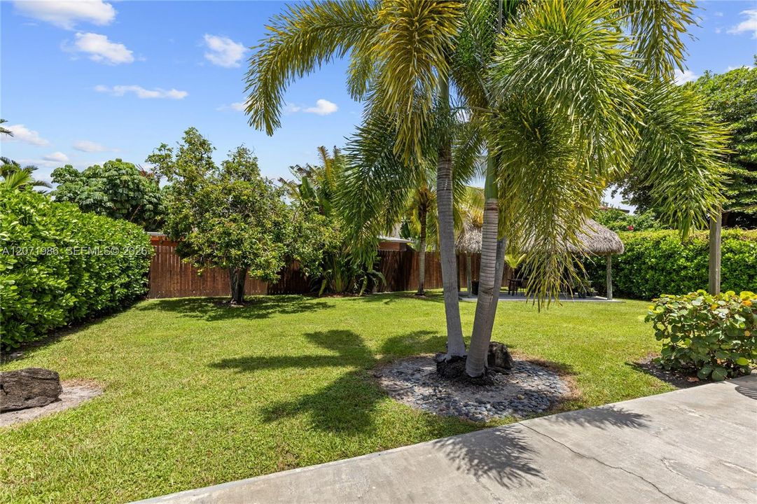 For Sale: $1,200,000 (3 beds, 3 baths, 1855 Square Feet)