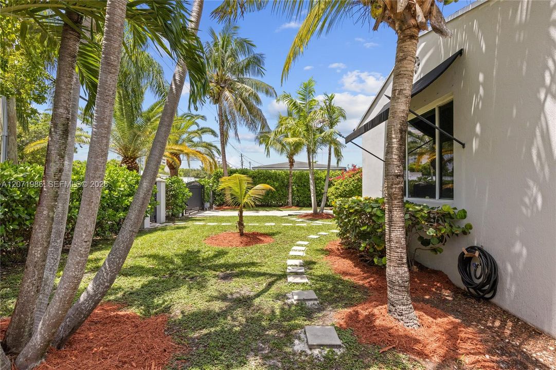 For Sale: $1,200,000 (3 beds, 3 baths, 1855 Square Feet)