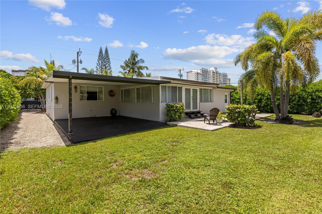 For Sale: $1,200,000 (3 beds, 3 baths, 1855 Square Feet)