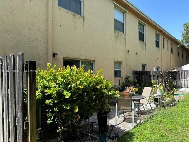 For Sale: $410,000 (3 beds, 2 baths, 1464 Square Feet)