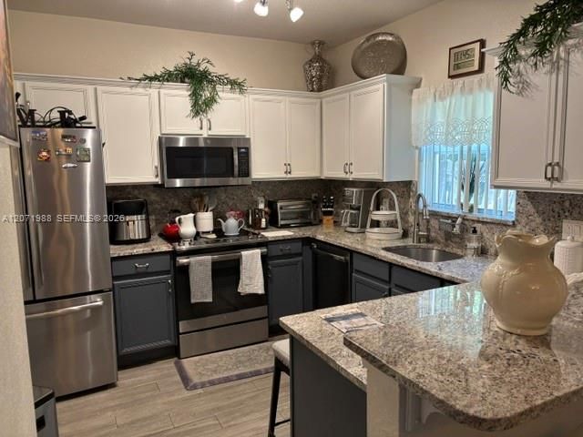 For Sale: $410,000 (3 beds, 2 baths, 1464 Square Feet)