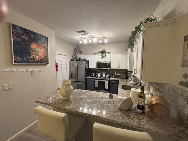 For Sale: $410,000 (3 beds, 2 baths, 1464 Square Feet)