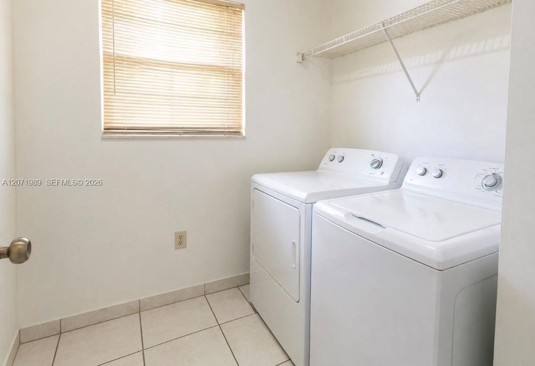 For Sale: $750,000 (5 beds, 2 baths, 1980 Square Feet)