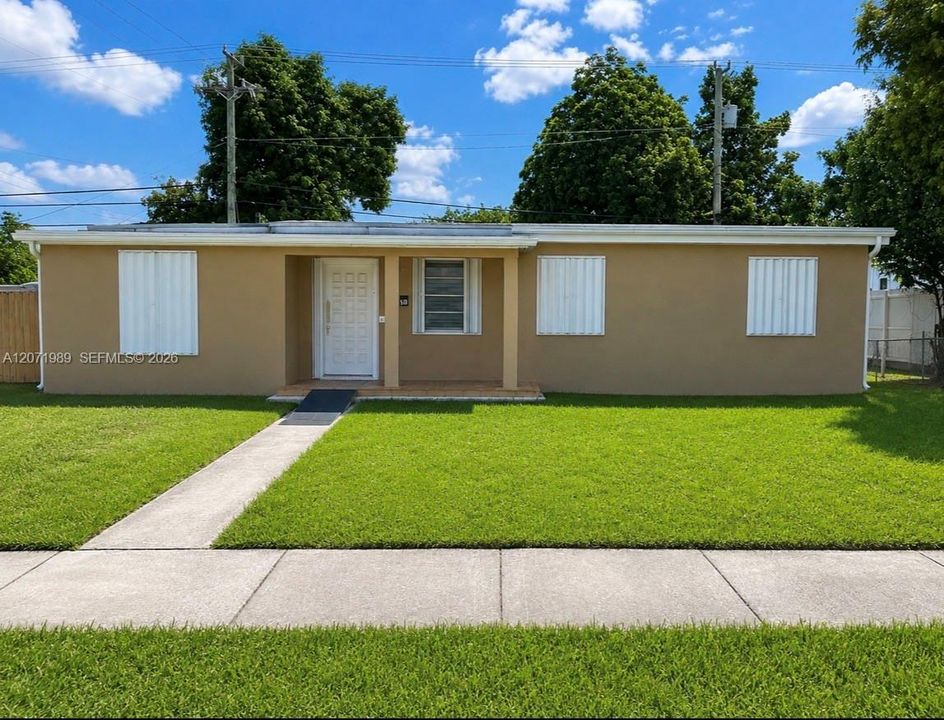 For Sale: $750,000 (5 beds, 2 baths, 1980 Square Feet)