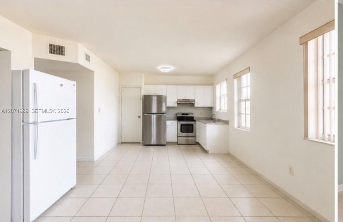 For Sale: $750,000 (5 beds, 2 baths, 1980 Square Feet)