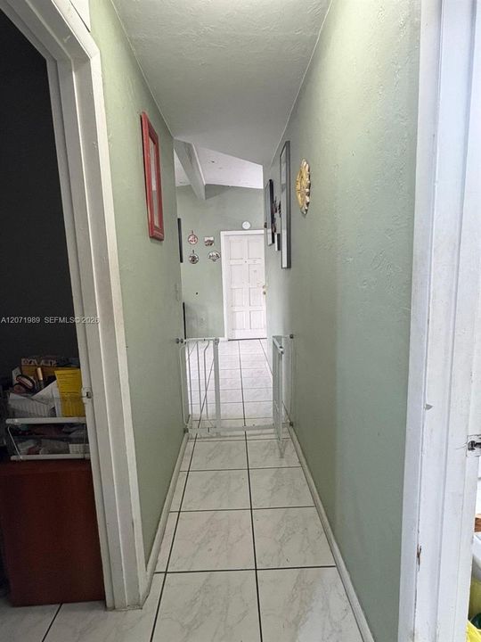 For Sale: $750,000 (5 beds, 2 baths, 1980 Square Feet)