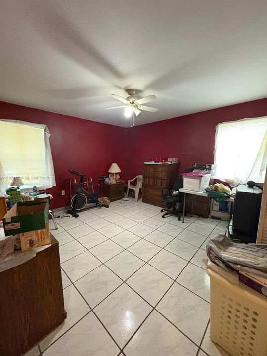 For Sale: $750,000 (5 beds, 2 baths, 1980 Square Feet)