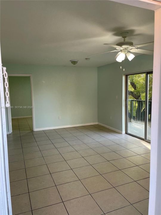 For Rent: $2,350 (2 beds, 2 baths, 812 Square Feet)