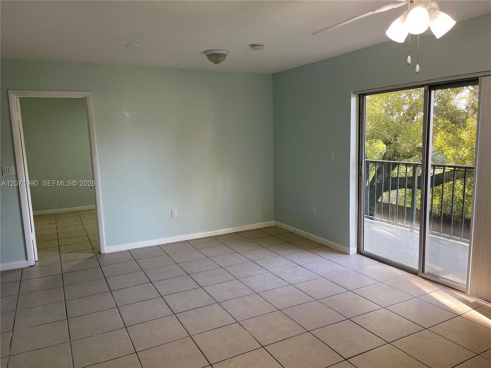 For Rent: $2,350 (2 beds, 2 baths, 812 Square Feet)