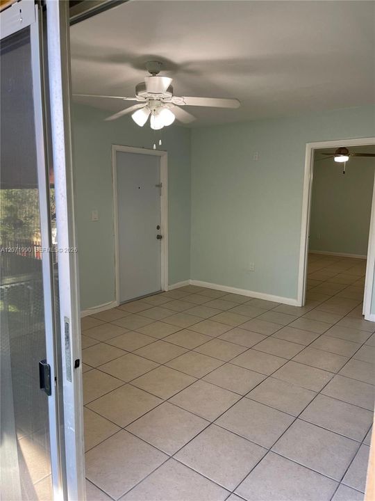 For Rent: $2,350 (2 beds, 2 baths, 812 Square Feet)