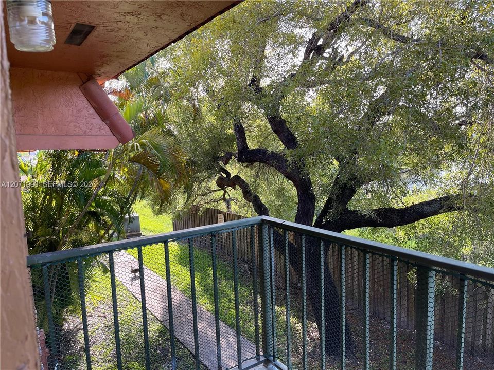 For Rent: $2,350 (2 beds, 2 baths, 812 Square Feet)