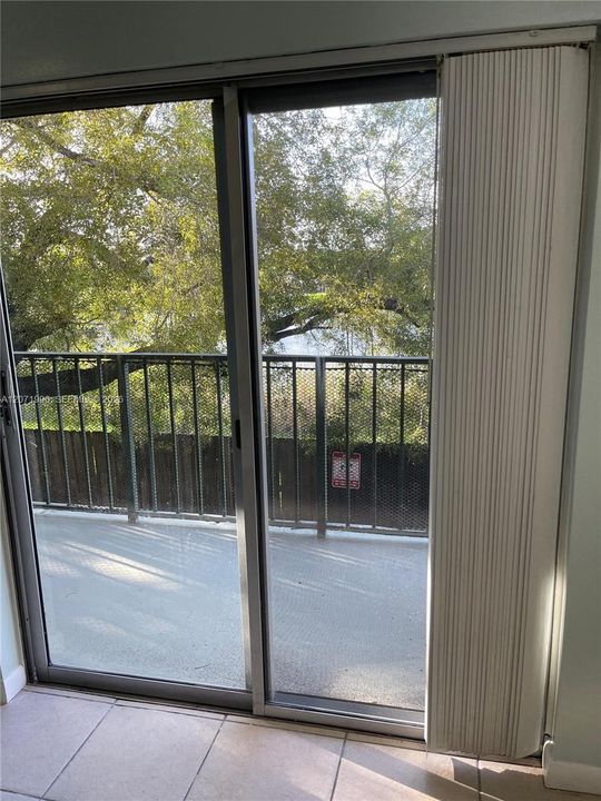 For Rent: $2,350 (2 beds, 2 baths, 812 Square Feet)